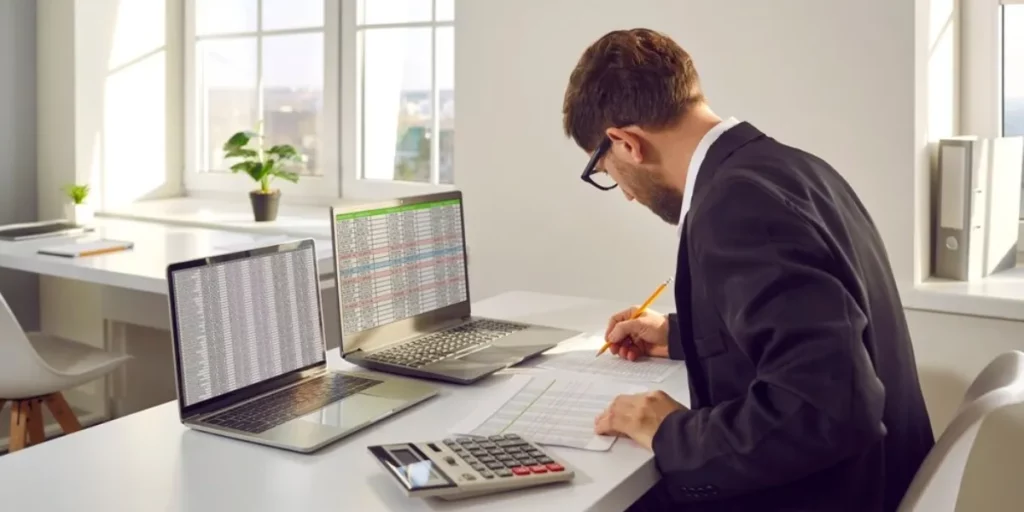 When Do Small Businesses in Canada Need Bookkeeping and Accounting Services?